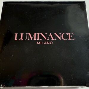 Luminance Pink Loose Blurring Powder. NEW